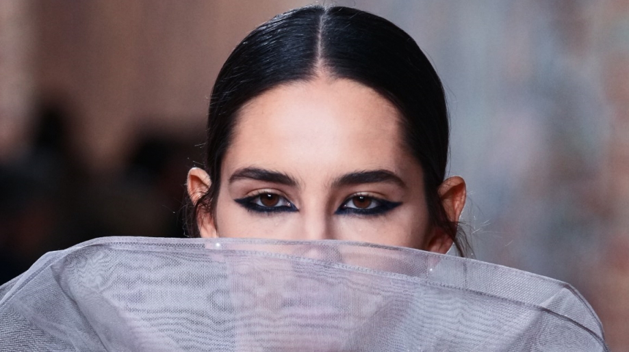 reverse eyeliner trend